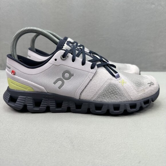 On Running Shoes - On Running Women's Light Purple and Black Cloudswift Athletic Shoes